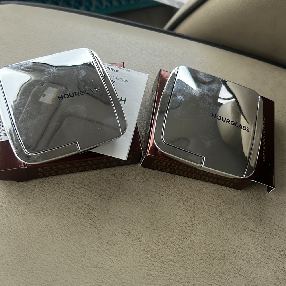 TWO (2) HOURGLASS AMBIENT STROBE LIGHTING POWDER, NIB, never used! - Picture 4 of 7